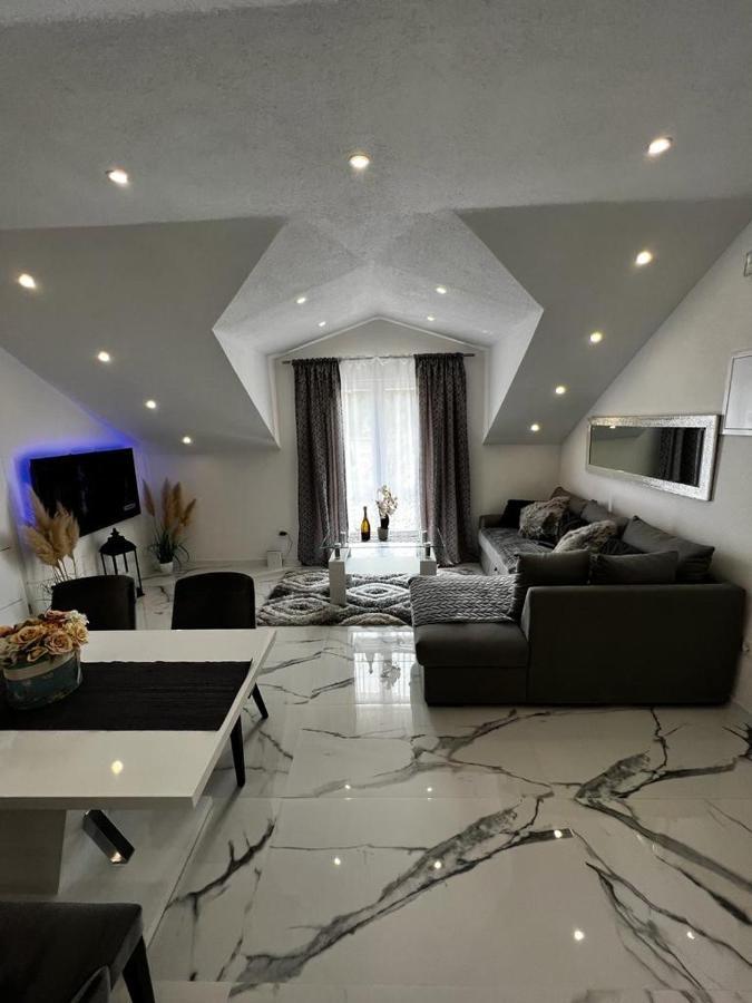 Luxury Apartment Megy Otočac Zewnętrze zdjęcie