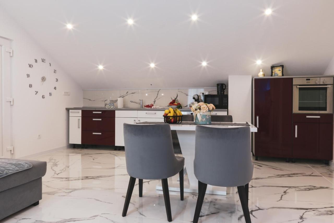 Luxury Apartment Megy Otočac Zewnętrze zdjęcie