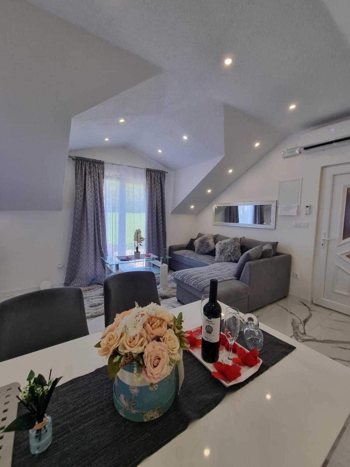 Luxury Apartment Megy Otočac Zewnętrze zdjęcie