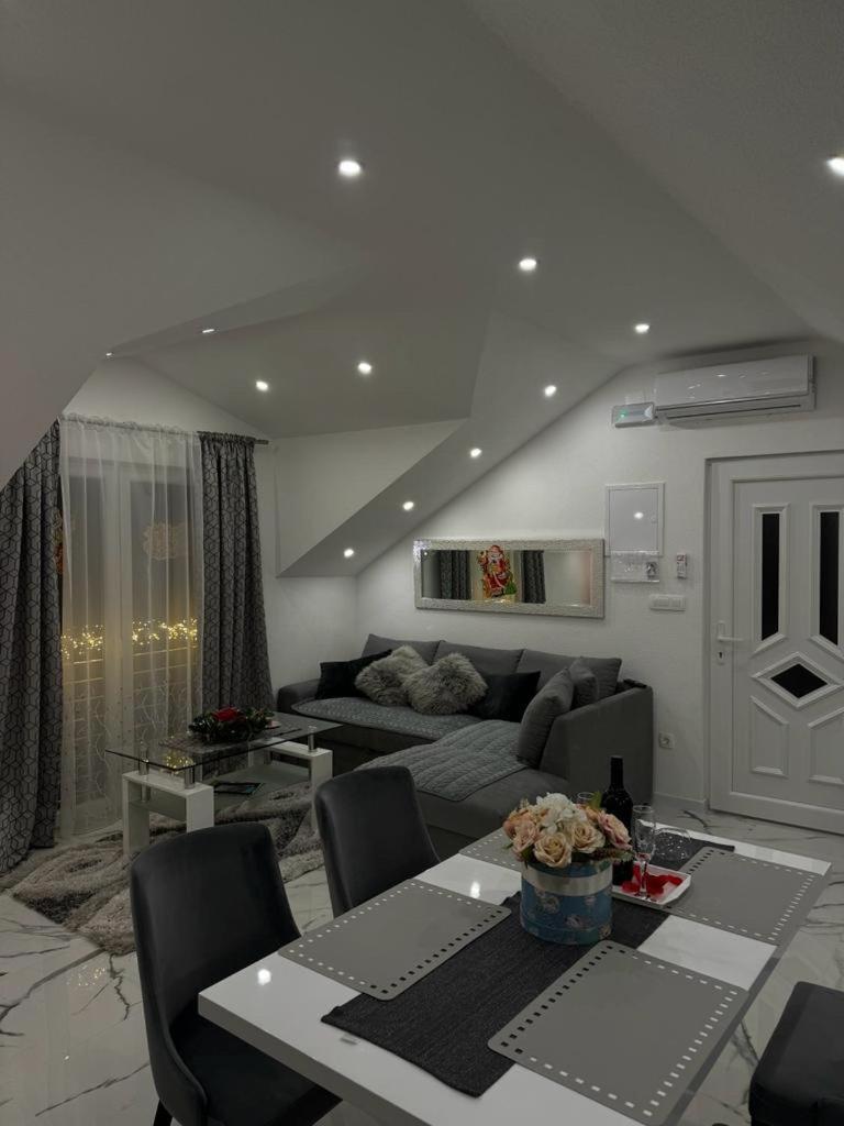 Luxury Apartment Megy Otočac Zewnętrze zdjęcie