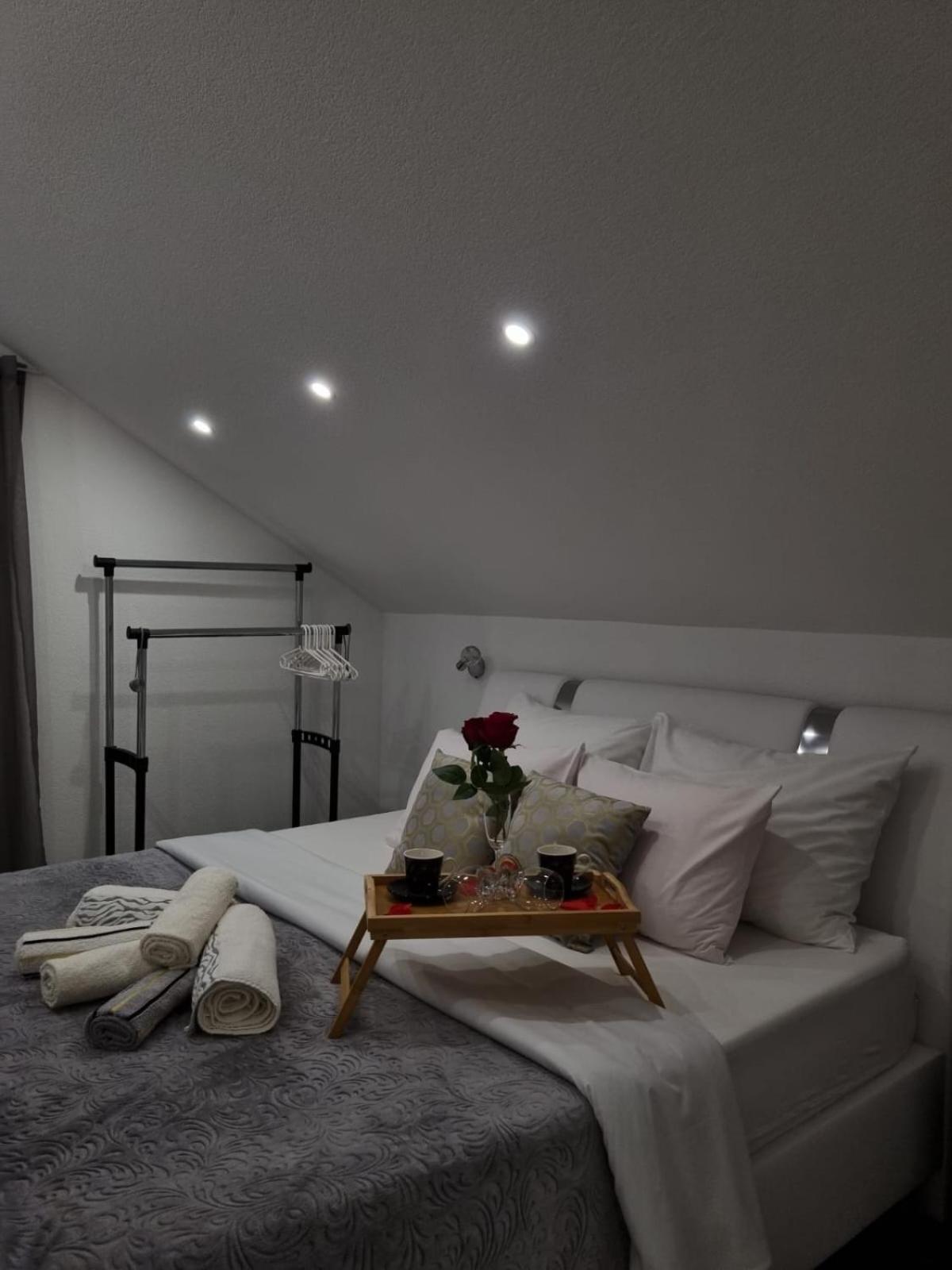 Luxury Apartment Megy Otočac Zewnętrze zdjęcie