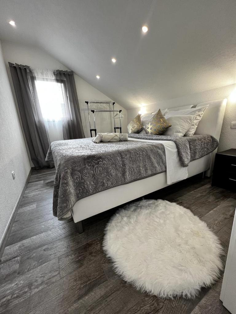 Luxury Apartment Megy Otočac Zewnętrze zdjęcie