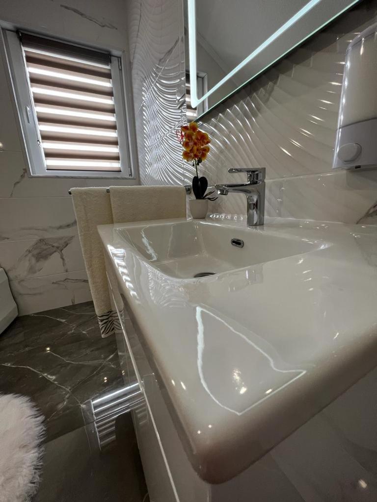 Luxury Apartment Megy Otočac Zewnętrze zdjęcie